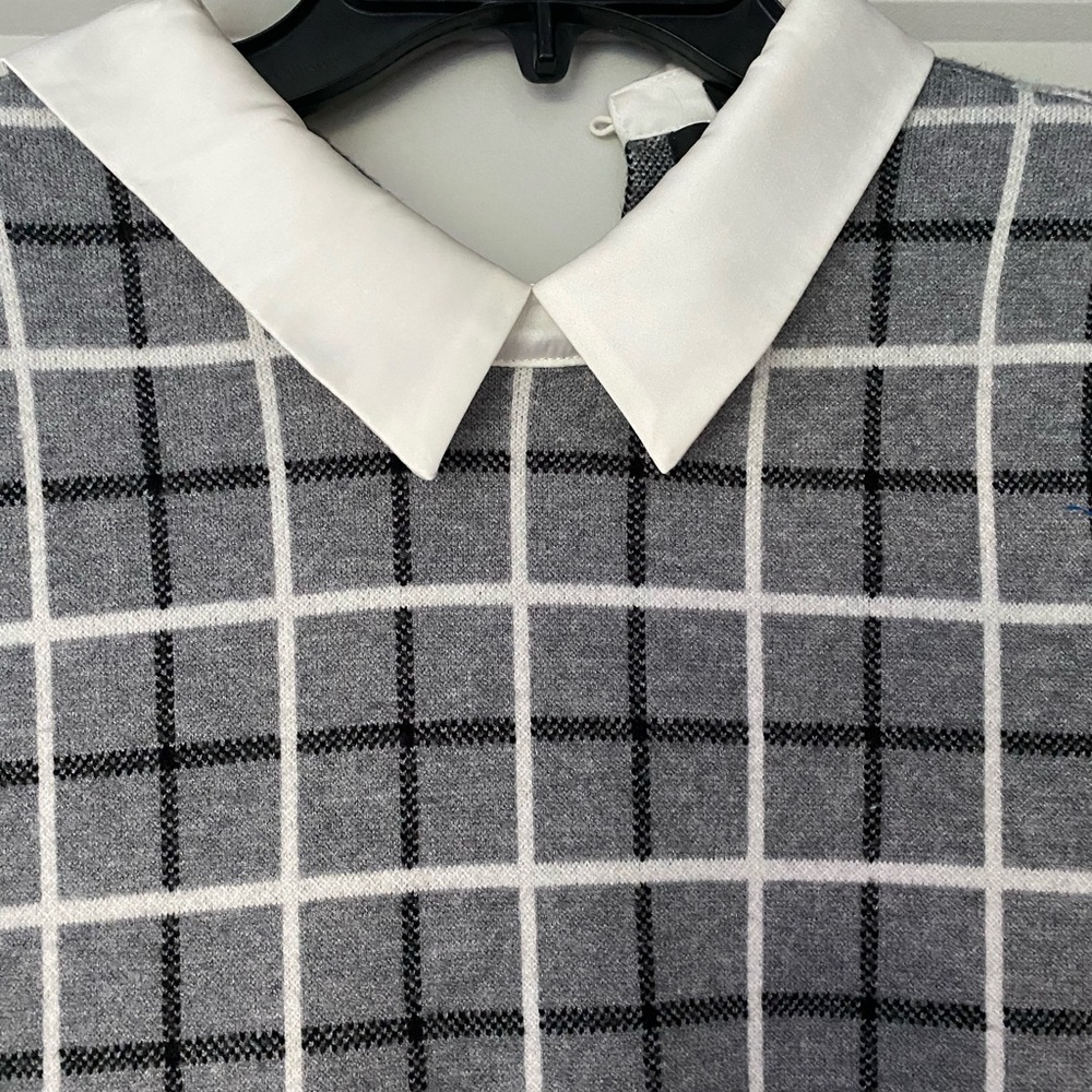Tahari Gray Knit Top with White Trim